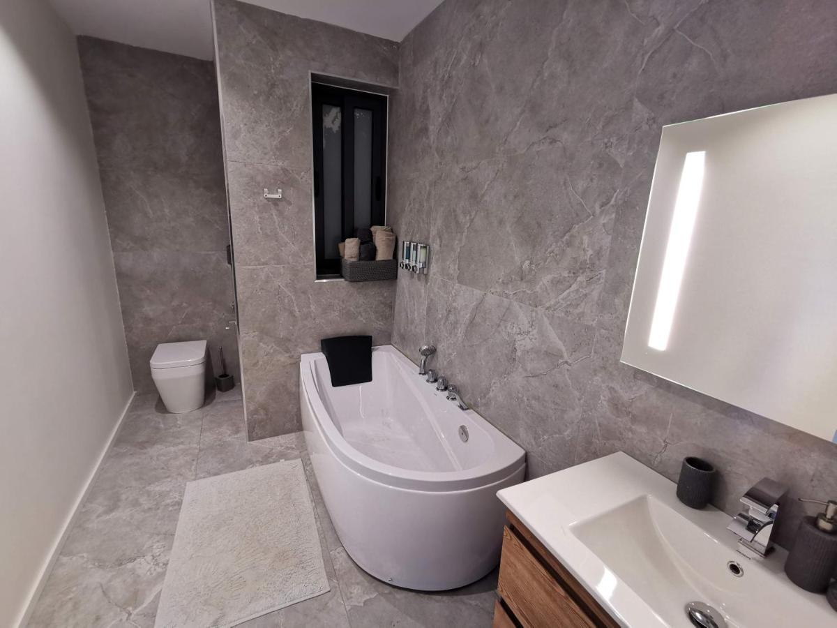 Duplex Maisonette With Heated P-Pool And Jacuzzi San Ġiljan Buitenkant foto